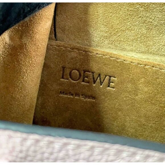 Loewe Women Pre-Loved Bag Very Good Condition - Picture 8 of 9